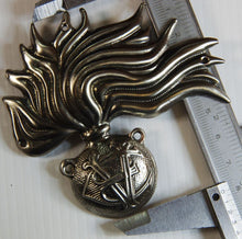 Carica l'immagine nel visualizzatore di Gallery, WW2  Riproduzione Fregio  Berretto CC. RR. Regio Esercito Italiano  fino al 1945
