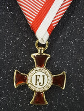 Carica l'immagine nel visualizzatore di Gallery, WW1  Riproduzione Medaglia Croce d'Oro al Merito Goldenes Verdienstkreuz 1916
