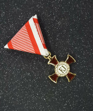 Carica l'immagine nel visualizzatore di Gallery, WW1  Riproduzione Medaglia Croce d'Oro al Merito Goldenes Verdienstkreuz 1916
