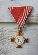 Carica l'immagine nel visualizzatore di Gallery, WW1 Riproduzione Medaglia AustroUngarico Croce dOro Merito 1849 Goldenes Verdienstkreuz
