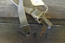 Carica l'immagine nel visualizzatore di Gallery, WW2 Riproduzione Cinghia Reggi Giberne CoL Gr Verde Mod 36 Regio Esercito Italiano
