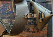 Carica l'immagine nel visualizzatore di Gallery, WW1 Riproduzione Fondina Pistola Glisenti 1910 Cavalleria - Artiglieria Regio Esercito Italiano
