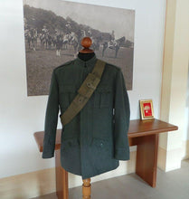 Carica l'immagine nel visualizzatore di Gallery, WW1 WW2 Riproduzione Bandoliera Ufficiale Medico Antichizzata Marrone Regio Esercito Italiano
