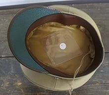 Carica l'immagine nel visualizzatore di Gallery, POST WW2 RIPRODUZIONE BERRETTO TESA UFFICIALE CC.ANNI '70 PER UNIFORME COLOR CACHI
