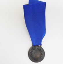 Carica l'immagine nel visualizzatore di Gallery, WW1 WW2 Riproduzione Medaglia al Valore Militare Bronzo Regio Esercito Italiano
