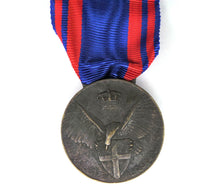 Carica l'immagine nel visualizzatore di Gallery, WW2 Riproduzione Medaglia al Valore Aeronautico versione al Valore Bronzo.
