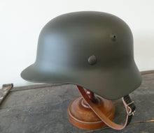 Carica l'immagine nel visualizzatore di Gallery, WW2 Riproduzione Elmetto Esercito Tedesco Mod 35/40
