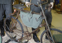 Carica l&#39;immagine nel visualizzatore di Gallery, WW1 WW2 Riproduzione Borsa per Bicicletta Militare Non Pieghevole da Ufficiale Regio Esercito Italiano
