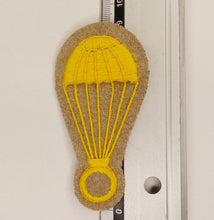 Carica l&#39;immagine nel visualizzatore di Gallery, WW2 Riproduzione Fregio Paracadutista Coloniale Regio Esercito Italiano
