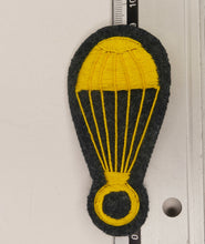 Carica l&#39;immagine nel visualizzatore di Gallery, WW2 Riproduzione Fregio Paracadutista GrigioVerde filo Giallo Regio Esercito Italiano
