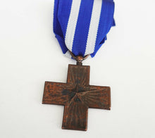 Carica l&#39;immagine nel visualizzatore di Gallery, Pos WW2 Riproduzione Croce al Merito di Guerra (RI)
