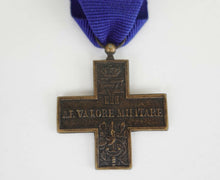 Carica l&#39;immagine nel visualizzatore di Gallery, WW2 Riproduzione Croce al Valor Militare VE III Regio Esercito Italiano

