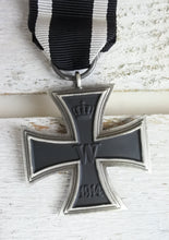 Carica l&#39;immagine nel visualizzatore di Gallery, WW1 Riproduzione Medaglia Croce Di Ferro Seconda Classe 1914

