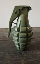 Carica l&#39;immagine nel visualizzatore di Gallery, WW2 - X -  Riproduzione Granata Mk2 Verde Adm Simulacri Armi In Resina E Non
