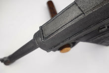 Carica l&#39;immagine nel visualizzatore di Gallery, WW1 - X - Simulacro Pistola Brixia 1913 In Resina fermacarte
