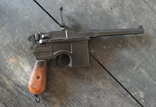 Carica l&#39;immagine nel visualizzatore di Gallery, WW1- X - Riproduzione Simulacro Pistola Automatica Mauser modello C96.
