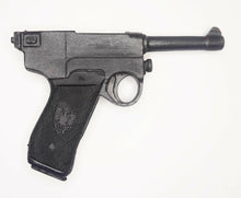 Carica l&#39;immagine nel visualizzatore di Gallery, WW1 - X - Simulacro Pistola Glisenti 1910 ITALIA  In Resina Fermacarte Sopramobile in resina dipinta a mano
