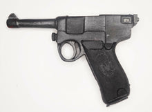 Carica l&#39;immagine nel visualizzatore di Gallery, WW1 - X - Simulacro Pistola Glisenti 1910 ITALIA  In Resina Fermacarte Sopramobile in resina dipinta a mano
