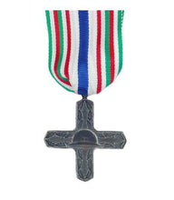 Carica l&#39;immagine nel visualizzatore di Gallery, Post WW2 Riproduzione Medaglia Ordine Di Vittorio Veneto
