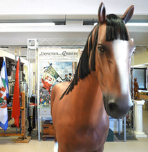 Carica l&#39;immagine nel visualizzatore di Gallery, WW1 WW2 Cavallo in Resina Grandezza Naturale per Esposizione
