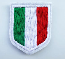 Carica l&#39;immagine nel visualizzatore di Gallery, Riproduzione Ricamo Scudetto Storico Tricolore Italia
