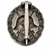 Carica l'immagine nel visualizzatore di Gallery, Retro di Medaglia Militare in Metallo Patinato.png

