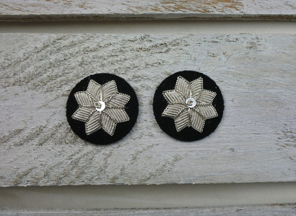 WW1 RIPRODUZIONE STELLA 8 PUNTE 25MM ARGENTO FONDO NERO