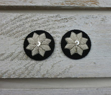 Carica l&#39;immagine nel visualizzatore di Gallery, WW1 RIPRODUZIONE STELLA 8 PUNTE 25MM ARGENTO FONDO NERO
