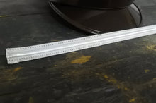 Carica l&#39;immagine nel visualizzatore di Gallery, Riproduzione Soggolo Berretto Tesa da ufficiale Gallone Argento Fondo Nero h 16mm
