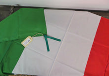 Carica l&#39;immagine nel visualizzatore di Gallery, Bandiera Italiana con lacci dimensioni cm. 100 X 150
