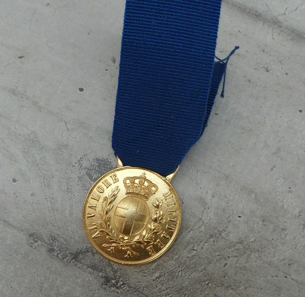 WW1 WW2 Riproduzione Medaglia al Valore Militare Oro Regio Esercito Italiano