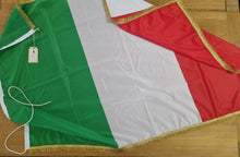 Carica l&#39;immagine nel visualizzatore di Gallery, Bandiera Italiana con Frangia Colore Oro cm. 100X150
